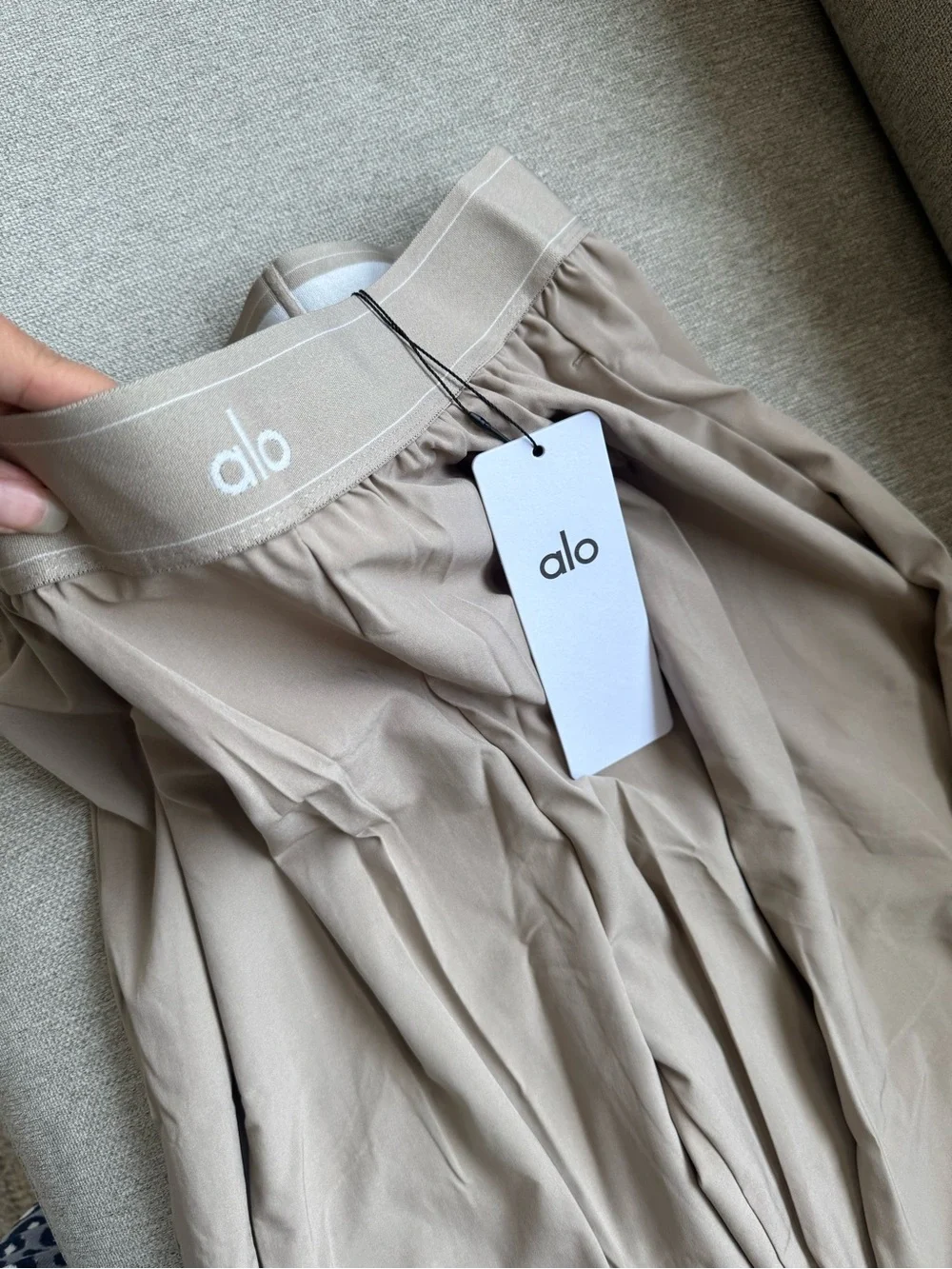 ALO Yoga Men’s Joggers in Taupe Beige
